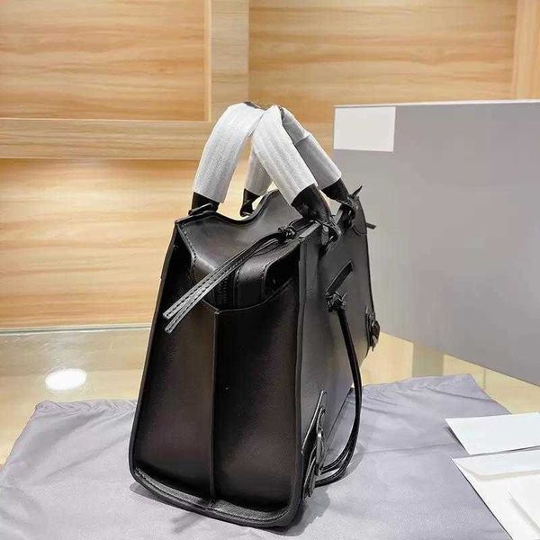 2022 totes hourglass bags neo classic tote designer shoulder bag womens luxury handbags alligator genuine leather alloy locomotive crocodile
2022 totes hourglass bags neo classic tote designer shoulder bag womens luxury handbags alligator genuine leather alloy locomotive crocodile