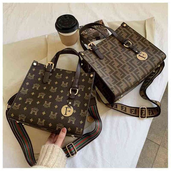 70% factory online sale printing texture single shoulder diagonal bag large capacity portable tote bag
70% factory online sale printing texture single shoulder diagonal bag large capacity portable tote bag