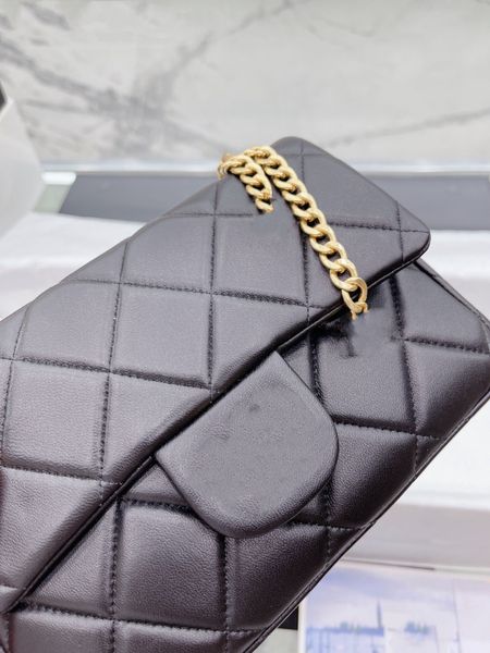 fashion classic women channel bags designer envelope flap letter embroidery handbags purses small genuine leather totes shoulder clutch
fashion classic women channel bags designer envelope flap letter embroidery handbags purses small genuine leather totes shoulder clutch