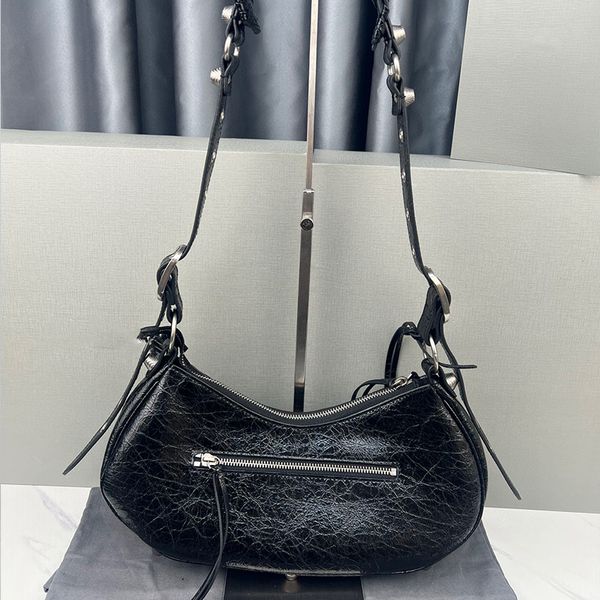 retro solid color luxury studded underarm bag leather women's new fashion multifunctional motorcycle shoulder messenger bag
retro solid color luxury studded underarm bag leather women's new fashion multifunctional motorcycle shoulder messenger bag