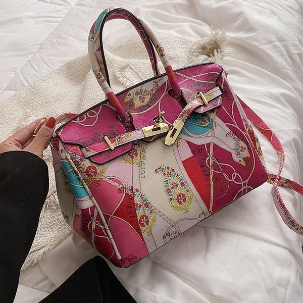 shoulder bag ladies luxury designer hand held messenger elegant exquisite simple fashion temperament goddess high-quality bags
shoulder bag ladies luxury designer hand held messenger elegant exquisite simple fashion temperament goddess high-quality bags