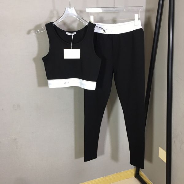 2022ss new yoga suit women's running vest lettering belt waist tight vest elastic waist stretch slimming leggings black fitness suit sm, Gray
2022ss new yoga suit women's running vest lettering belt waist tight vest elastic waist stretch slimming leggings black fitness suit sm, Gray