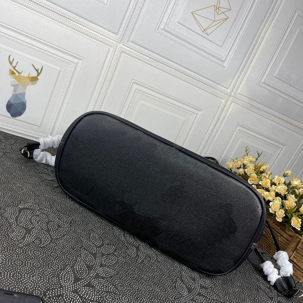 2022 classic selling leather designer onthego gm bag tote twist pattern portable bag shopping handbag one-shoulder pocket cosmetic.
2022 classic selling leather designer onthego gm bag tote twist pattern portable bag shopping handbag one-shoulder pocket cosmetic.