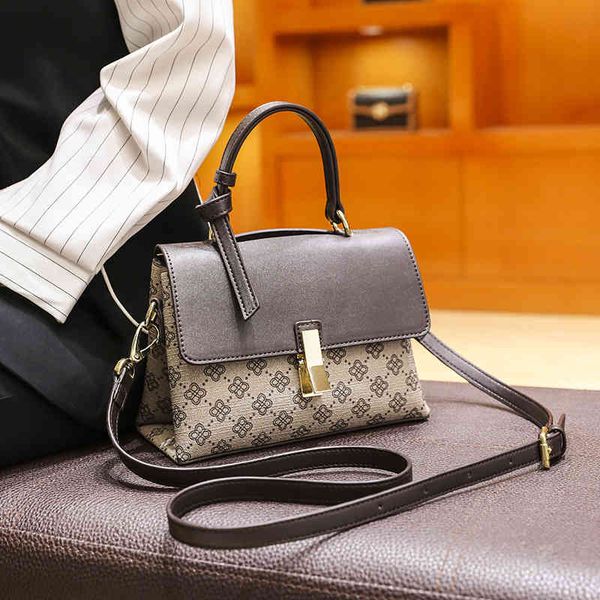 advanced women's new small leather style portable shoulder bag2022 trendy fashion design ladies sachet
advanced women's new small leather style portable shoulder bag2022 trendy fashion design ladies sachet