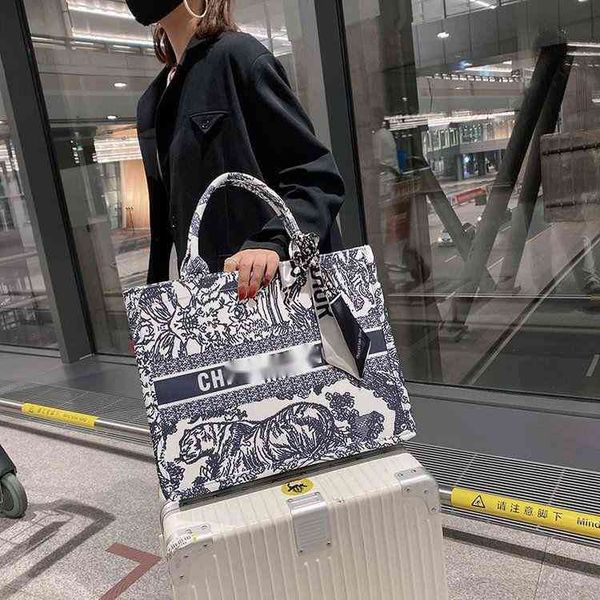 factory direct sale sen department's new foreign style pop 2022 portable alphabet shopping versatile one shoulder bag female student in
factory direct sale sen department's new foreign style pop 2022 portable alphabet shopping versatile one shoulder bag female student in
