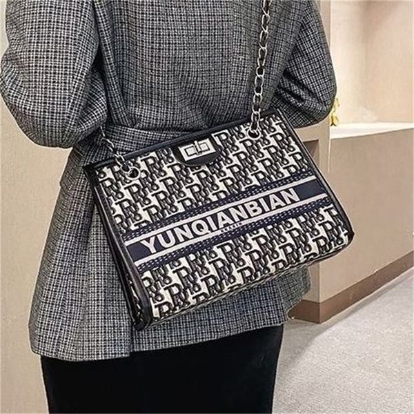 ins foreign style women's advanced sense new network red tide version fashion versatile messenger single large clearance outlet sale
ins foreign style women's advanced sense new network red tide version fashion versatile messenger single large clearance outlet sale