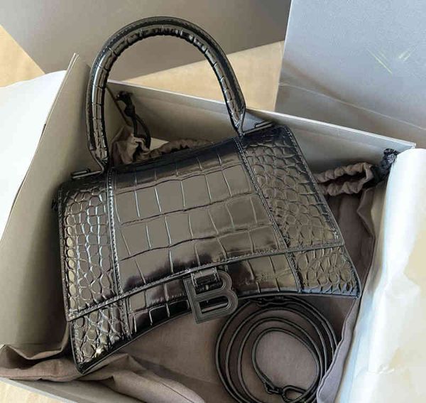 luxury trend women handbags balencaigs same bag star female 2022 hourglass versatile b family crocodile leather diagonal
luxury trend women handbags balencaigs same bag star female 2022 hourglass versatile b family crocodile leather diagonal