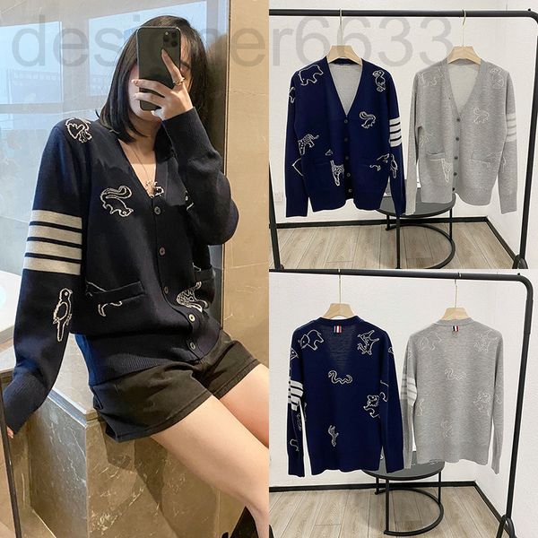 women's knits & tees designer chaopai 21 spring versatile age reduction four bar long sleeve loose tb animal pattern v-neck knitted car, White
women's knits & tees designer chaopai 21 spring versatile age reduction four bar long sleeve loose tb animal pattern v-neck knitted car, White