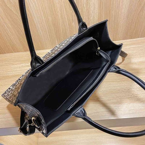 luxury designer handbag women shoulder bags hand high-capacity travel shoulder tote women's bag straps casual crossbody ladies leather
luxury designer handbag women shoulder bags hand high-capacity travel shoulder tote women's bag straps casual crossbody ladies leather
