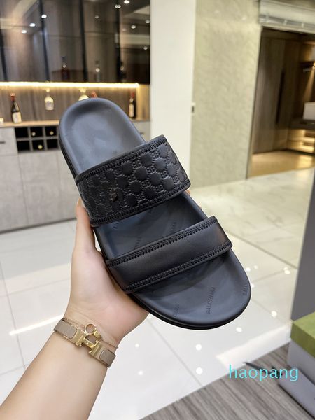 2023 new spring and summer catwalk designer slippers men's non-slip comfortable slippers high-end quality luxury 11, Black
2023 new spring and summer catwalk designer slippers men's non-slip comfortable slippers high-end quality luxury 11, Black