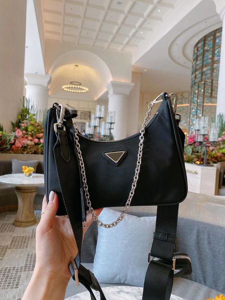 re-edition 2005 recycled nylon 3-in-1 bag luxurys designers wallets designer women bags handbags black fashions bags bucket crossbody bag mu
re-edition 2005 recycled nylon 3-in-1 bag luxurys designers wallets designer women bags handbags black fashions bags bucket crossbody bag mu