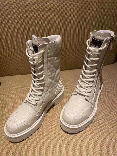 2022ss new black and white martin boots bright face fashion versatile cowhand leather box dust bag 35-41 trend
2022ss new black and white martin boots bright face fashion versatile cowhand leather box dust bag 35-41 trend