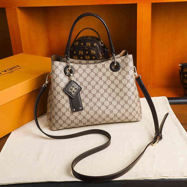 factory online export designer bags bag women's new fashion style large capacity versatile one shoulder messenger handbag
factory online export designer bags bag women's new fashion style large capacity versatile one shoulder messenger handbag