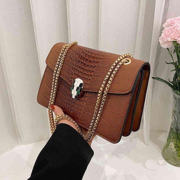 handbags bags temperament women's advanced sense chain shoulder texture foreign style flip crocodile pattern small square, Black;red
handbags bags temperament women's advanced sense chain shoulder texture foreign style flip crocodile pattern small square, Black;red