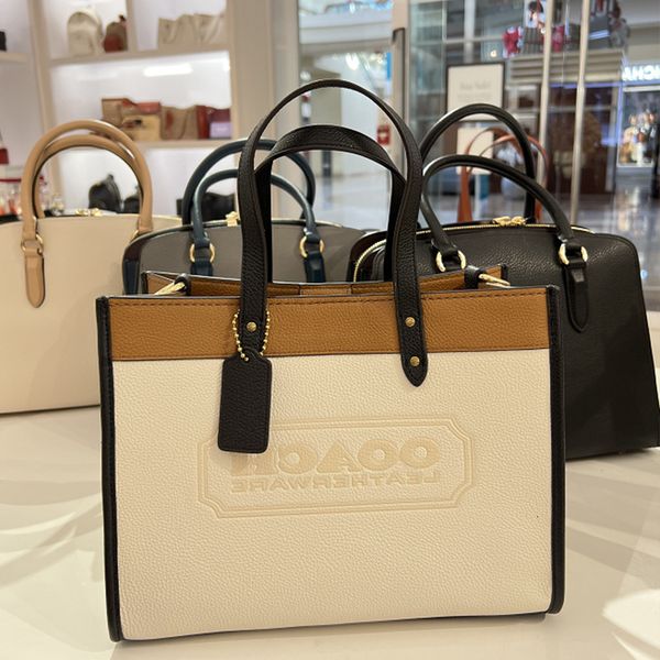 designer bags 2022 new female field 30tote horizontal tote large single shoulder messenger portable shopping
designer bags 2022 new female field 30tote horizontal tote large single shoulder messenger portable shopping