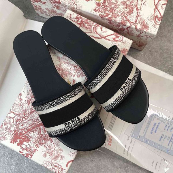 2022 designer leather women sandals summer flat slipper fashion beach woman big head rainbow letters slippers with box size 35-42, Black
2022 designer leather women sandals summer flat slipper fashion beach woman big head rainbow letters slippers with box size 35-42, Black