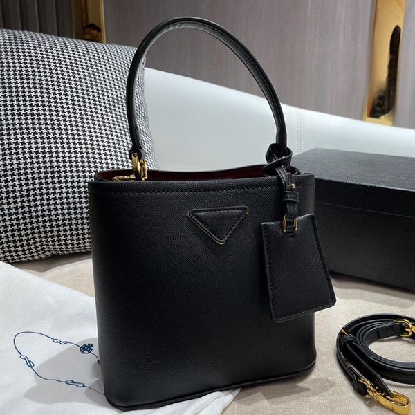 5a genuine leather handbag women designer bags trendy large capacity portable female fashion one-shoulder messenger tote bag
5a genuine leather handbag women designer bags trendy large capacity portable female fashion one-shoulder messenger tote bag