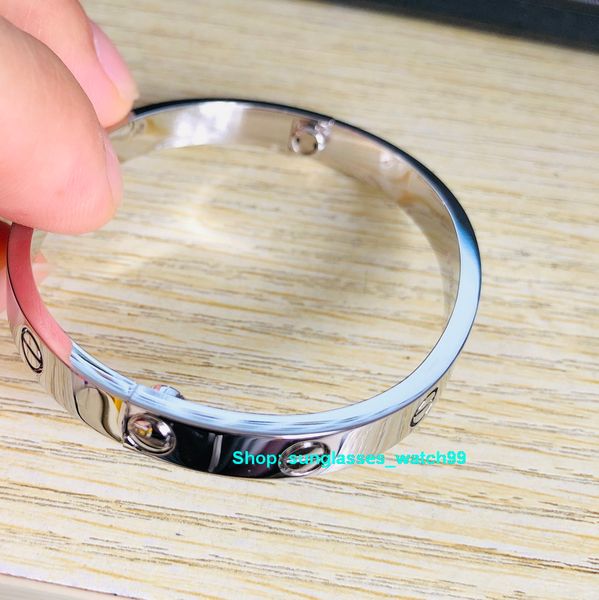 plating gold 18 k bangle love bracelet never fade europe size with counter box official replica highest quality luxury brand couple bangles, Black
plating gold 18 k bangle love bracelet never fade europe size with counter box official replica highest quality luxury brand couple bangles, Black