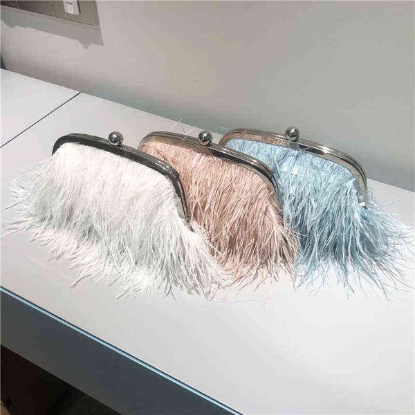 women's feather clutch bag pearl chain luxury designer handbag soft warm fur messenger evening bag for woman evening purse z290 y220401
women's feather clutch bag pearl chain luxury designer handbag soft warm fur messenger evening bag for woman evening purse z290 y220401