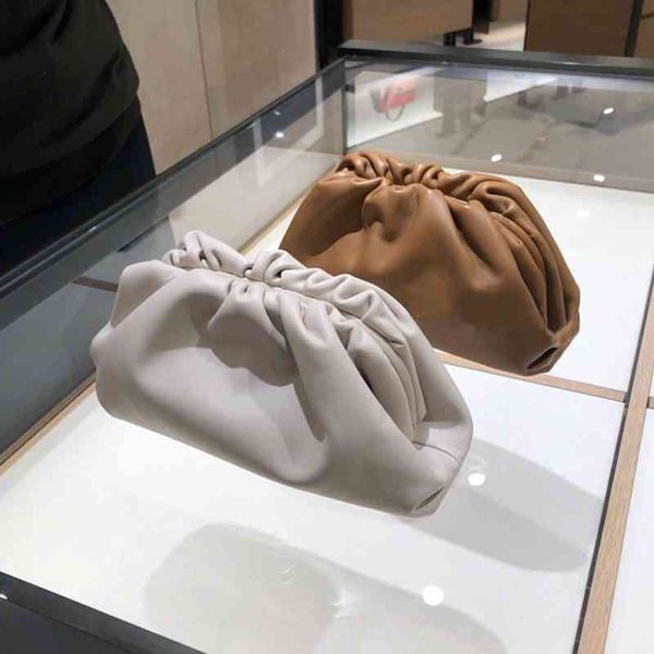 am bottegas venetas ahigo same cloud bag soft leather cowhide women's single shoulder messenger dumpling handb rmx2
am bottegas venetas ahigo same cloud bag soft leather cowhide women's single shoulder messenger dumpling handb rmx2