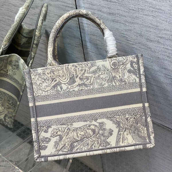 2022 brand embroidery luxury tote bags for women designer handbags large capacity 00002
2022 brand embroidery luxury tote bags for women designer handbags large capacity 00002