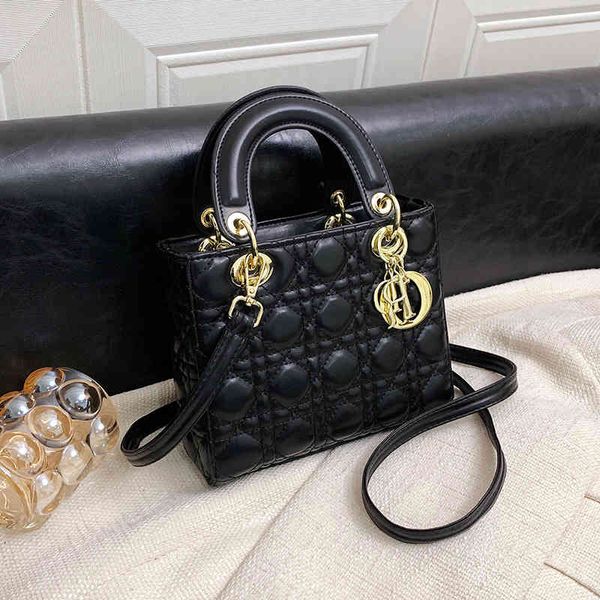 lingge small women's 2022 popular new fashion embroidered thread portable princess bag net red single shoulder messenger bag luxury des
lingge small women's 2022 popular new fashion embroidered thread portable princess bag net red single shoulder messenger bag luxury des
