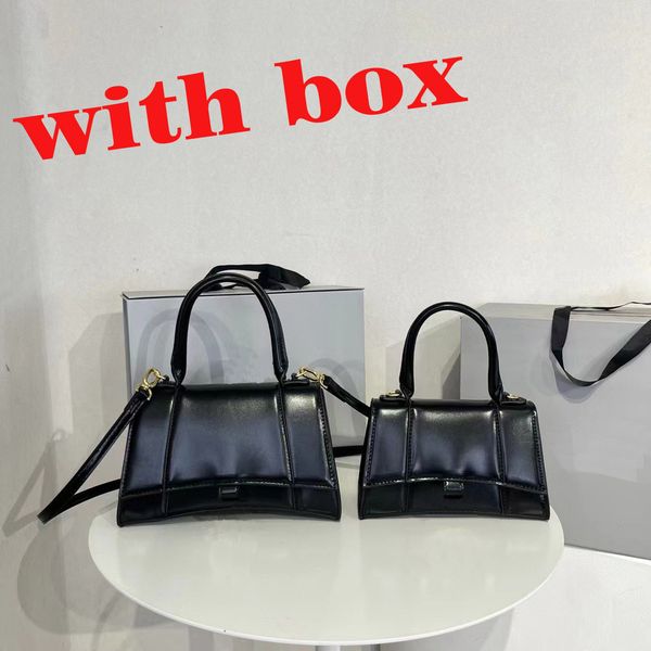 2022 new ladies classic one shoulder diagonal bag mini pillow boston ladies handbag with box
2022 new ladies classic one shoulder diagonal bag mini pillow boston ladies handbag with box