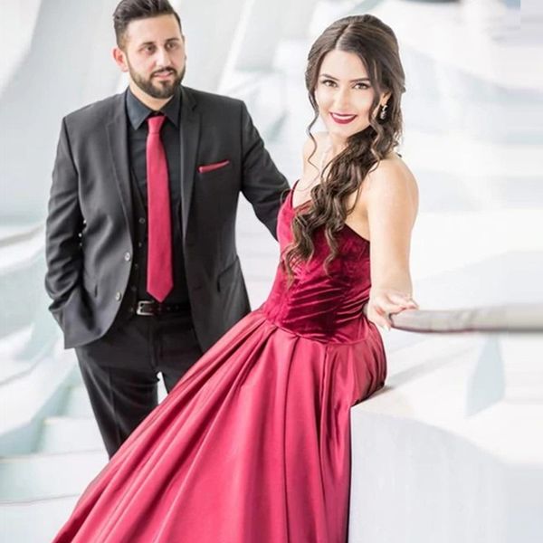 red beaded prom dresses spaghetti neck satin appliqued evening ball gowns plus size floor length tulle formal dress, Black
red beaded prom dresses spaghetti neck satin appliqued evening ball gowns plus size floor length tulle formal dress, Black