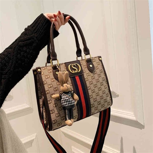 autumn and winter new fashion high capacity women's single messenger high sense versatile tote design purses online
autumn and winter new fashion high capacity women's single messenger high sense versatile tote design purses online