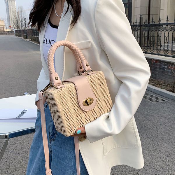 high-quality shoulder bag woven bag beach straw woven bag messenger rattan trendy portable small fresh female
high-quality shoulder bag woven bag beach straw woven bag messenger rattan trendy portable small fresh female