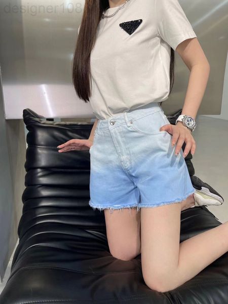 women's jeans designer p home 22 spring and summer new triangular gradient blue washing process denim shorts high waist wide leg pants
women's jeans designer p home 22 spring and summer new triangular gradient blue washing process denim shorts high waist wide leg pants