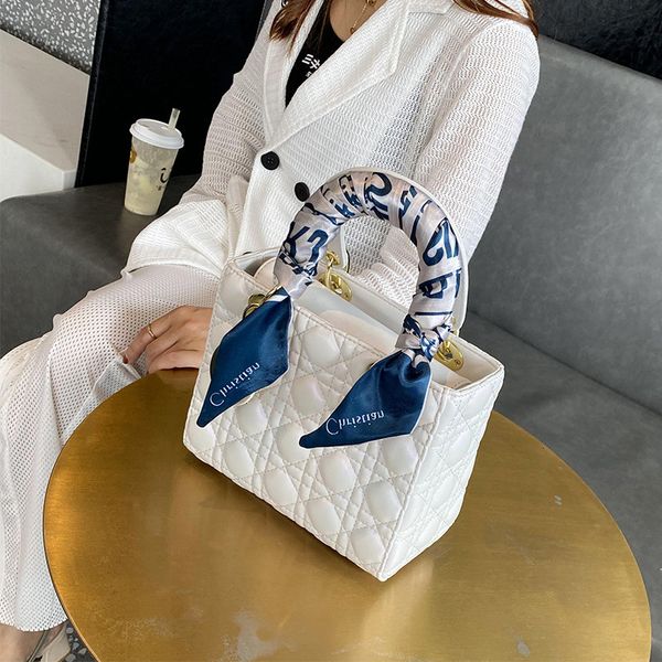 designer bags women's 2022 new fashion princess high-level sense of design niche leather foreign style handbag messenger
designer bags women's 2022 new fashion princess high-level sense of design niche leather foreign style handbag messenger