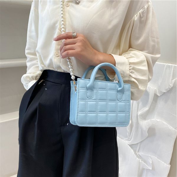 2022 summer new fashion square women's bag single shoulder messenger pearl small trendy cool girl wholesale western style ladies design
2022 summer new fashion square women's bag single shoulder messenger pearl small trendy cool girl wholesale western style ladies design