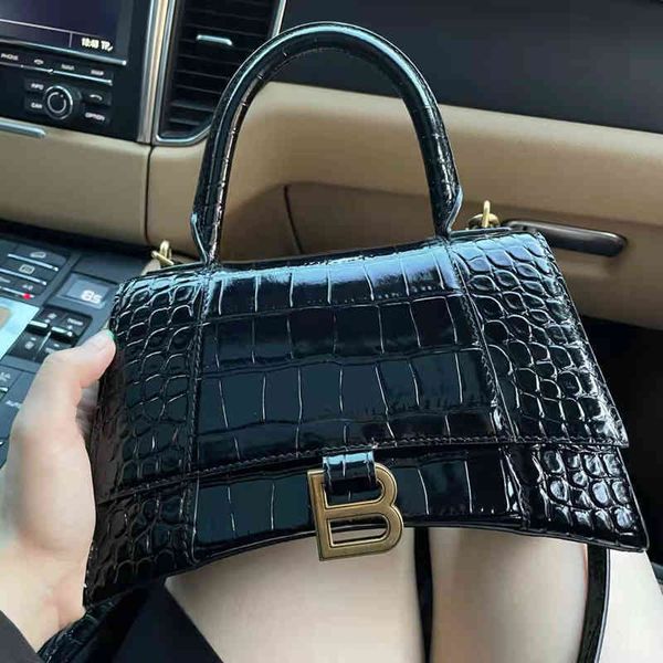 2022ss designer balenciga handbag high texture b home bag female crocodile hourglass leather trendy fashion motorcycle single shoulder messe
2022ss designer balenciga handbag high texture b home bag female crocodile hourglass leather trendy fashion motorcycle single shoulder messe