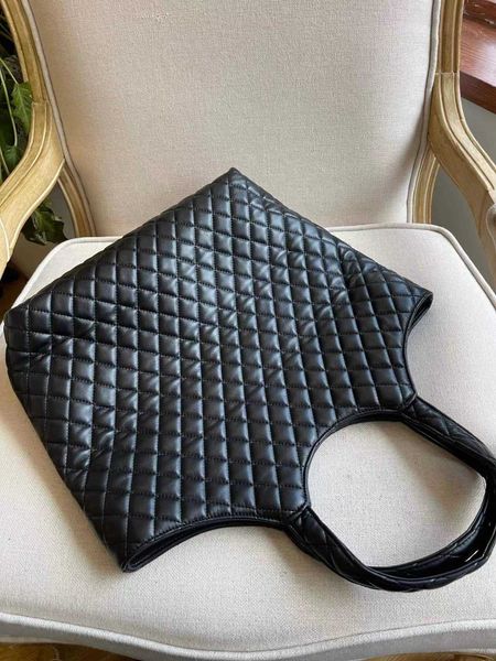 2022 icare maxi shopping in quilted lambskin large capacity tote shopping shoulder tote bag diamond surface new with chain coin wallet xl sh
2022 icare maxi shopping in quilted lambskin large capacity tote shopping shoulder tote bag diamond surface new with chain coin wallet xl sh
