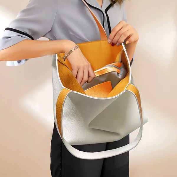 luxury womens high-end leather handbag shoulder bag handbag large a4 university school work business bag womens double bread
luxury womens high-end leather handbag shoulder bag handbag large a4 university school work business bag womens double bread