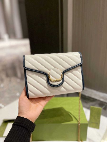 luxury ladies handheld one shoulder messenger bag new striped chain bag multifunctional fashion design
luxury ladies handheld one shoulder messenger bag new striped chain bag multifunctional fashion design