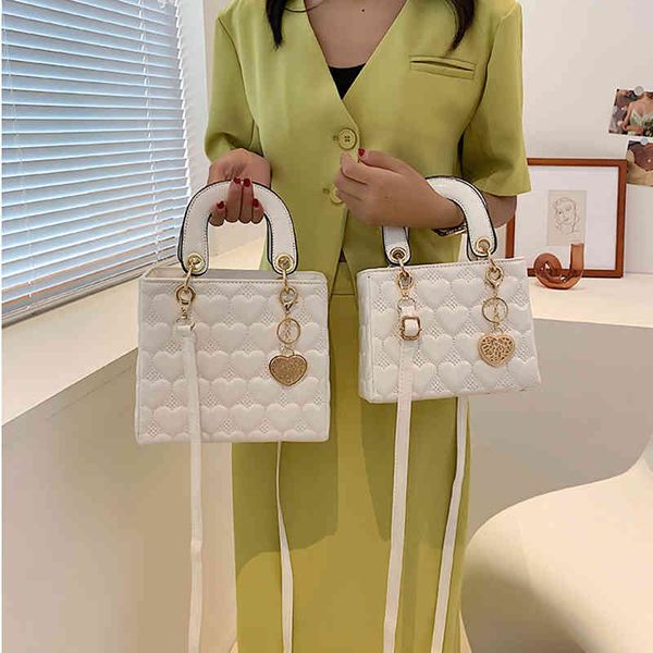 messenge crossbody bags for women totes purse classic heart-shaped lady handbag design s 2022 fashion shoulder bag wholesale
messenge crossbody bags for women totes purse classic heart-shaped lady handbag design s 2022 fashion shoulder bag wholesale