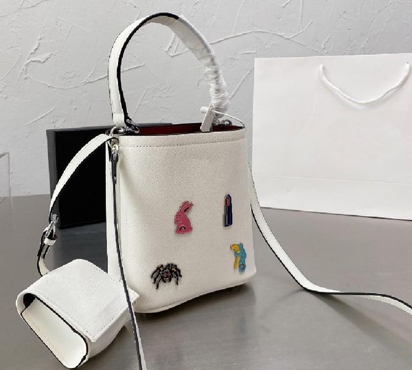 2022 new fashion women bucket bag classic designer shoulder bags genuine leather lady crossbody tote handbags purses handbag bags 19*18cm
2022 new fashion women bucket bag classic designer shoulder bags genuine leather lady crossbody tote handbags purses handbag bags 19*18cm