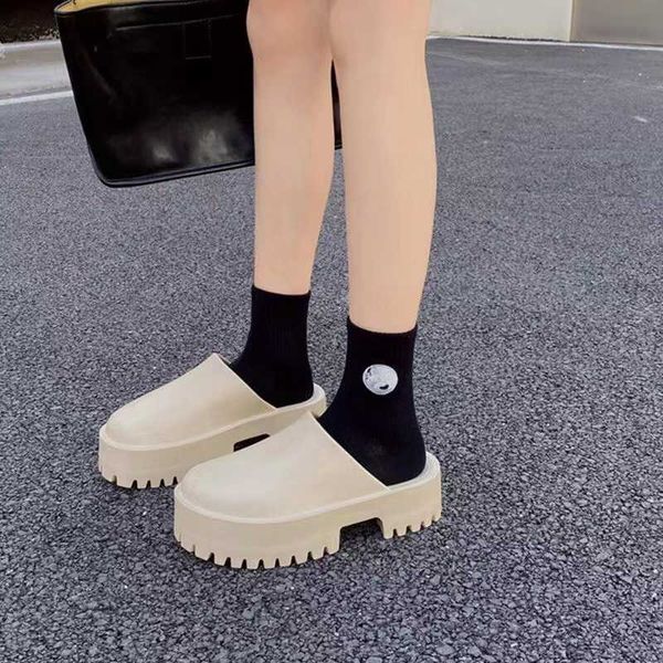 2022 luxury designer men's and women's slippers fashion platform flat sandals rubber candy color jelly beach shoes, Black
2022 luxury designer men's and women's slippers fashion platform flat sandals rubber candy color jelly beach shoes, Black