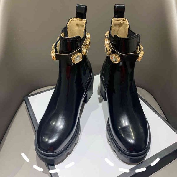 short in autumn 2022 new black low barrel fashion versatile round headed martin boots with increased thick soles
short in autumn 2022 new black low barrel fashion versatile round headed martin boots with increased thick soles