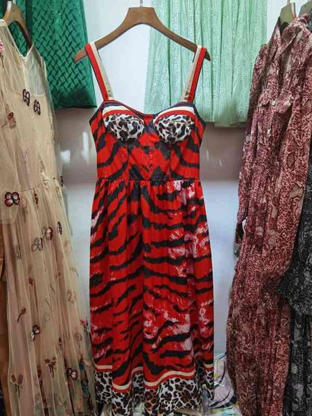 designer women's dress 2022 spring and summer quality wear new cotton leopard print bra slim suspender miniskirt, Black;gray
designer women's dress 2022 spring and summer quality wear new cotton leopard print bra slim suspender miniskirt, Black;gray