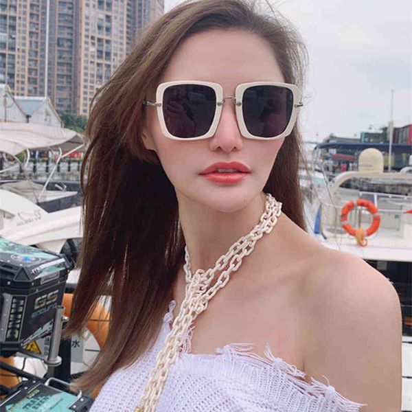 fashion sunglasses mia's big frame star's same sunglasses ins wind chain street shooting face covering or6e, White;black
fashion sunglasses mia's big frame star's same sunglasses ins wind chain street shooting face covering or6e, White;black