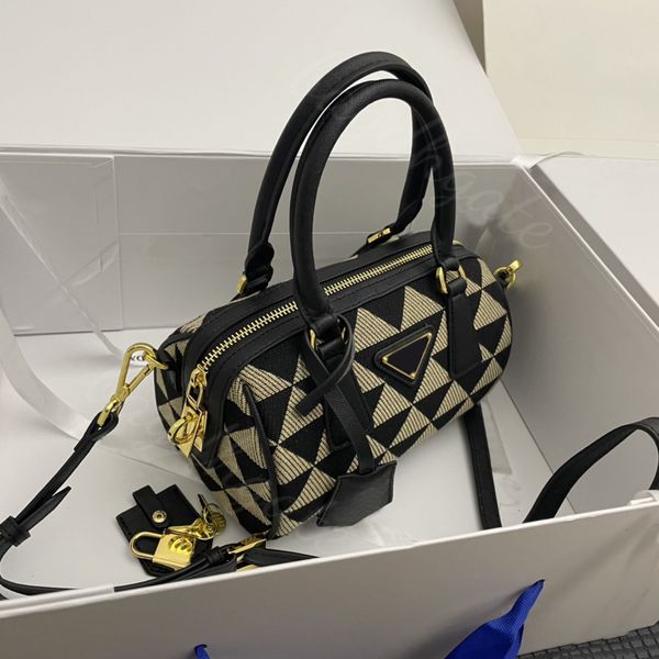 designer luxury bag pillow handbag tote fashion letter embroidery removable shoulder saffiano leather fabric women with lock
designer luxury bag pillow handbag tote fashion letter embroidery removable shoulder saffiano leather fabric women with lock