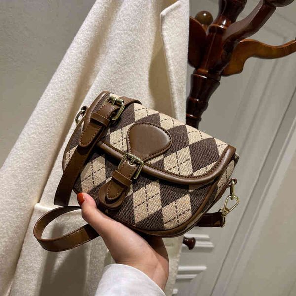 2022 factory wholesale new contrast rhombic thousand bird check print round bag single shoulder messenger bag leisure small fresh women'
2022 factory wholesale new contrast rhombic thousand bird check print round bag single shoulder messenger bag leisure small fresh women'