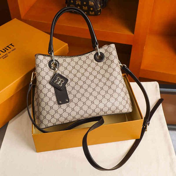hong bag women 2022 new style large capacity shoulder handbag2022 trendy fashion design ladies sachet
hong bag women 2022 new style large capacity shoulder handbag2022 trendy fashion design ladies sachet