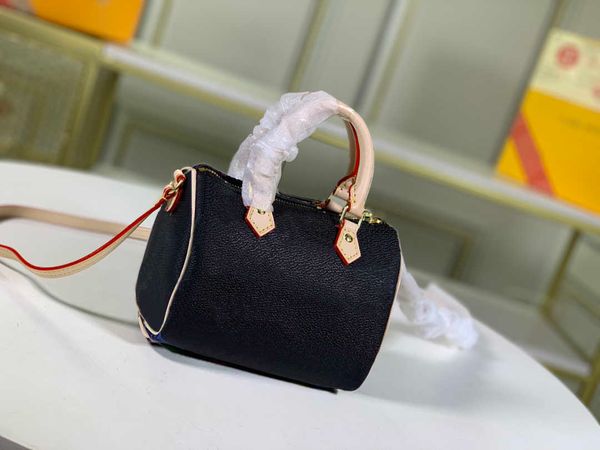 2022famous brand designer messenger handbag tote leather vintage pattern crossbody handbag purse new shoulder bag clutch tote h0040
2022famous brand designer messenger handbag tote leather vintage pattern crossbody handbag purse new shoulder bag clutch tote h0040