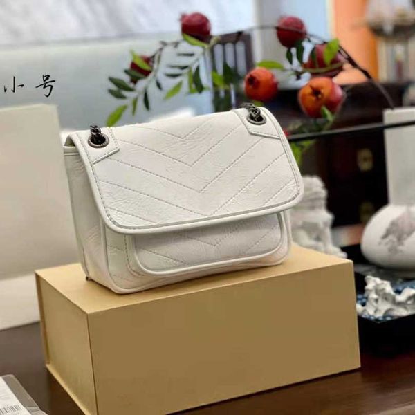 high-quality fashion luxury women's shoulder hand stray bag heavy industrial design fabric is soft and light
high-quality fashion luxury women's shoulder hand stray bag heavy industrial design fabric is soft and light