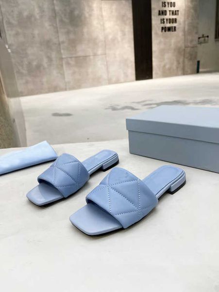 2022 women's fashion designer high-quality flat slippers multi-color banquet outdoor non slip large bottom box with card 35-43, Black
2022 women's fashion designer high-quality flat slippers multi-color banquet outdoor non slip large bottom box with card 35-43, Black