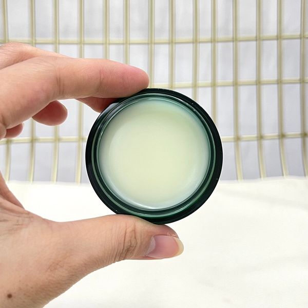 wholesale brand lip balm gold metal lid glass bottle 9g special care moisturizing cosmetics for lips care nourishing lip mask
wholesale brand lip balm gold metal lid glass bottle 9g special care moisturizing cosmetics for lips care nourishing lip mask